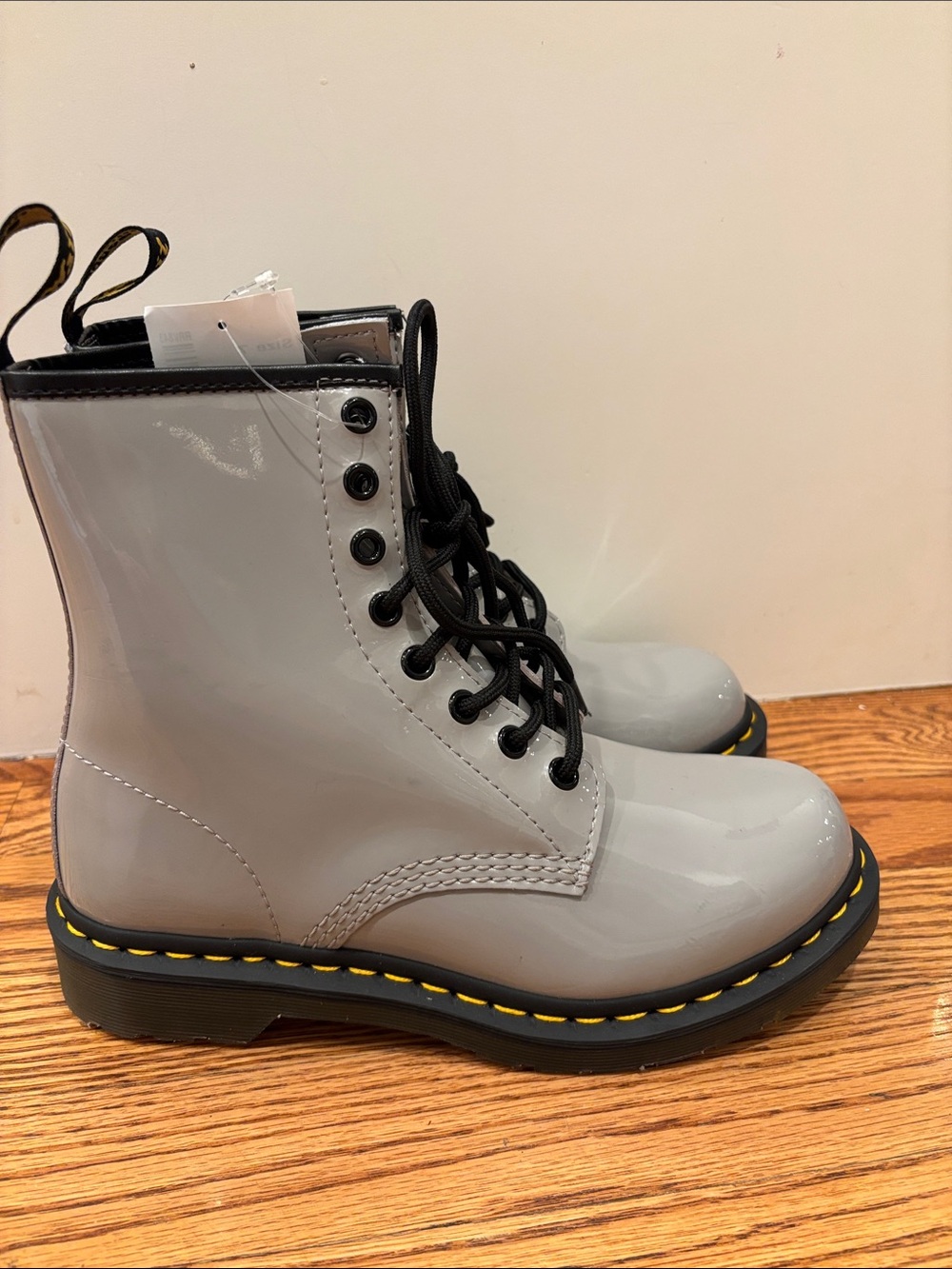 Dr. Martens 1460 Grey Lamper Patent Leather 8-Eye Boots – Women’s Size 7 NEW